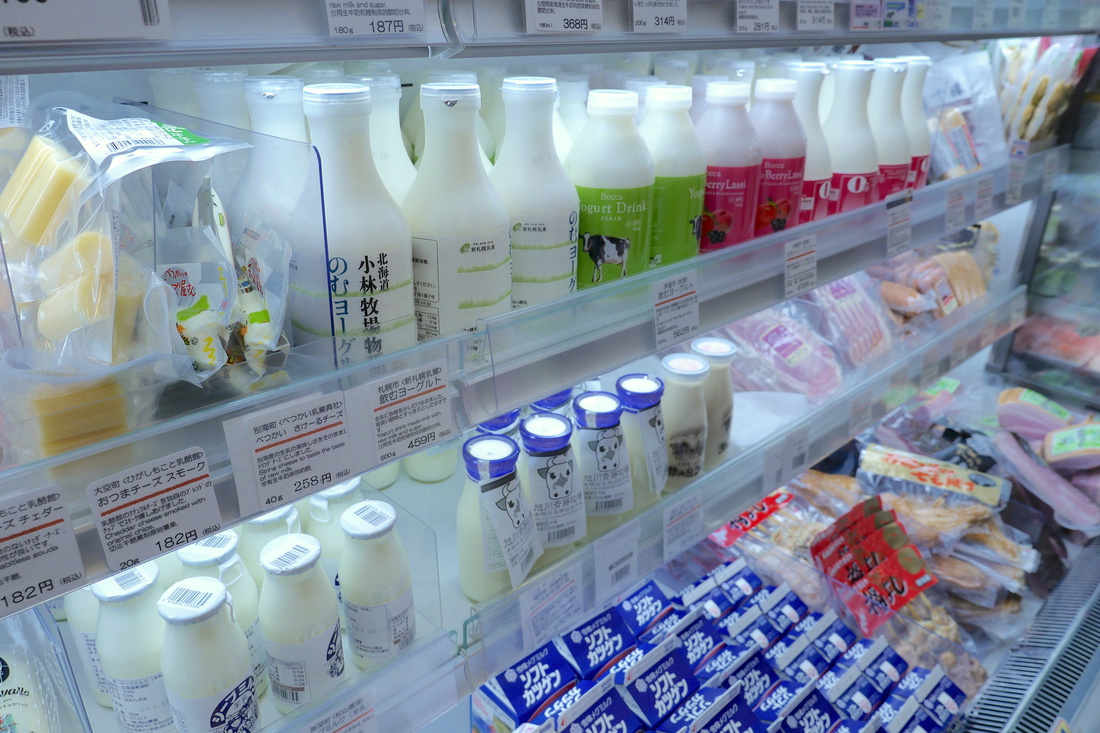 說到北海道，乳製品的豐富程度嘆為觀止。櫃子里被美味的酸奶，牛奶和乳酪裝滿！
